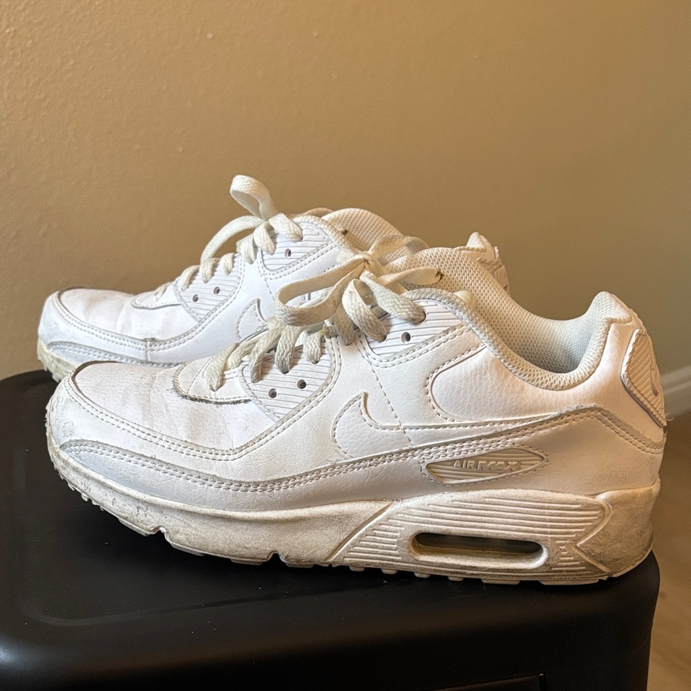 Nike White Air Max Sneakers (7Youth)